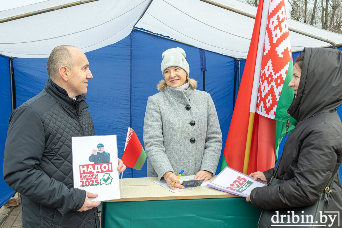 В Дрибине второй день сбора подписей в поддержку кандидатов в Президенты Республики Беларусь проходит активно