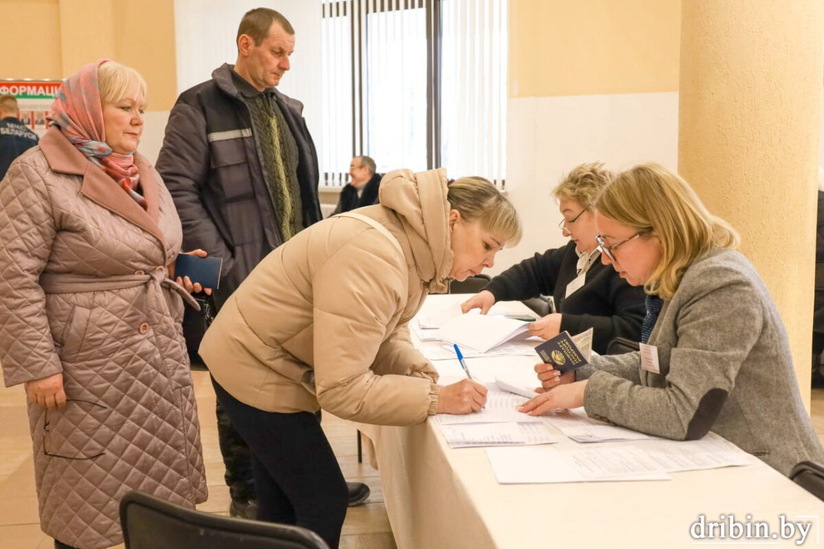 Многие жители Дрибинского района сделали свой выбор в первый день досрочного голосования