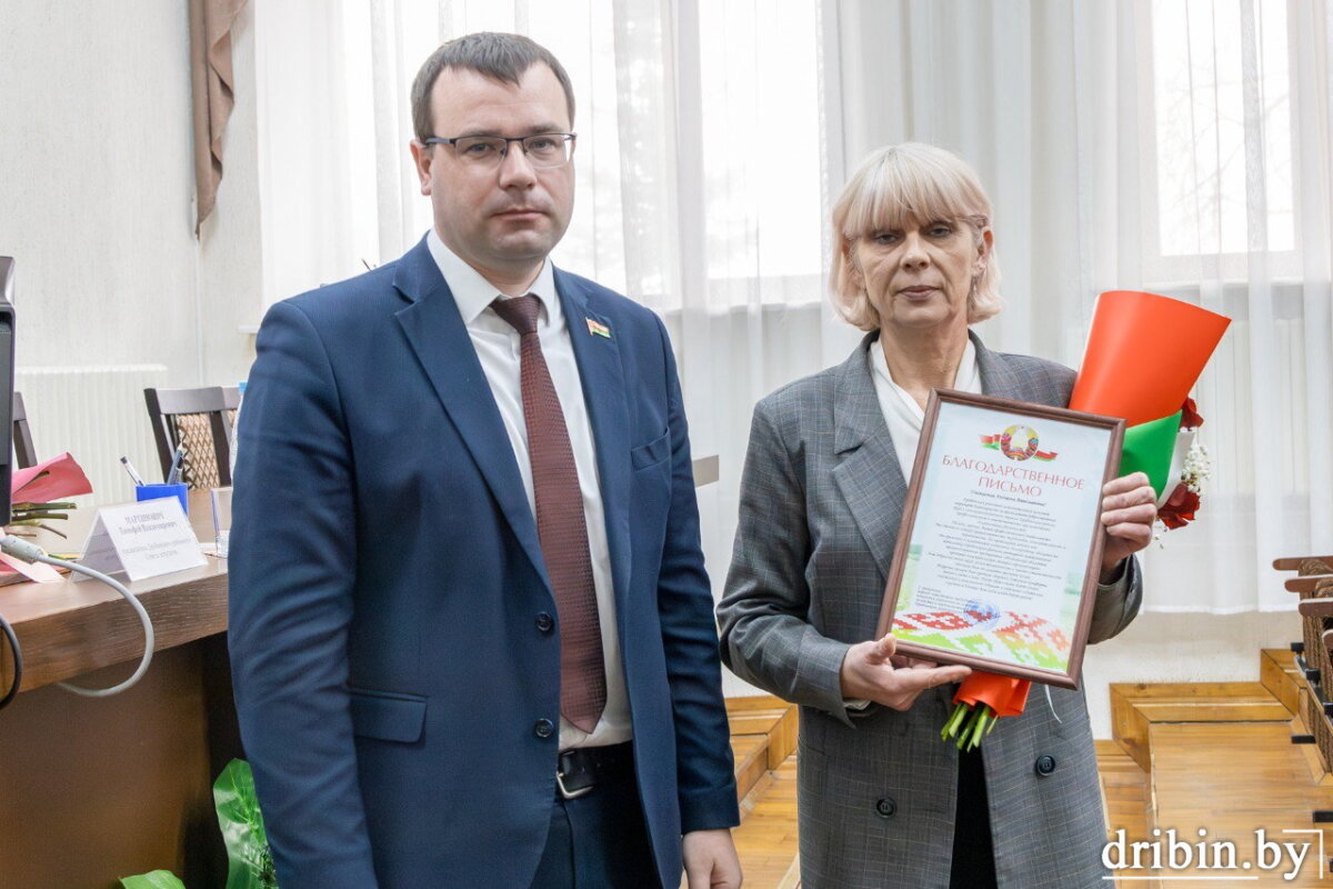 Поздравления в связи с выходом на заслуженный отдых принимала опытный специалист агропромышленного комплекса Дрибинского района Людмила Коробова